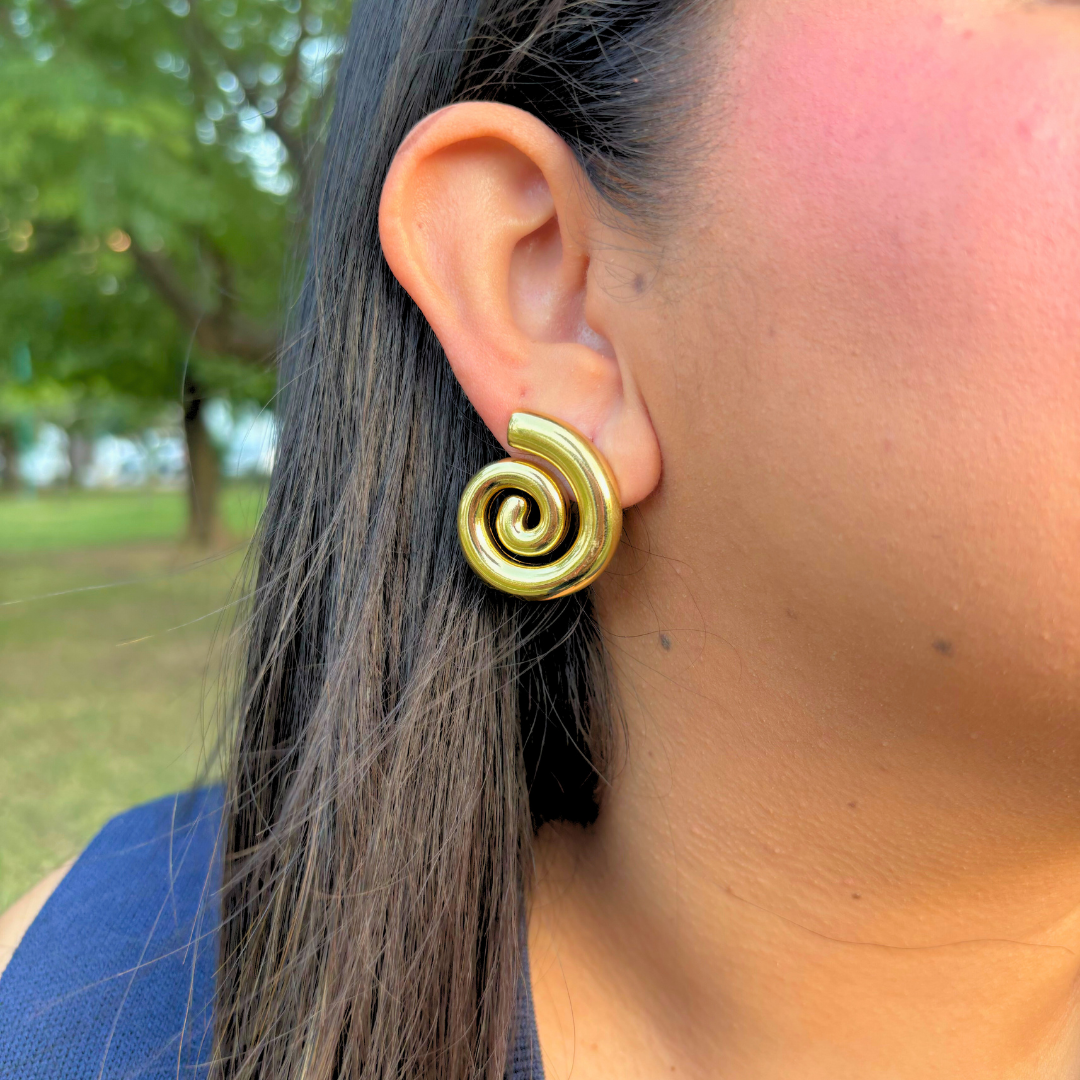 Golden Swirl ✨🌪️
